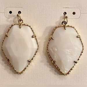 ✨Kendra Scott Gold Cream MOP
Pearl Corley Drop Pierced Earrings✨LIKE NEW